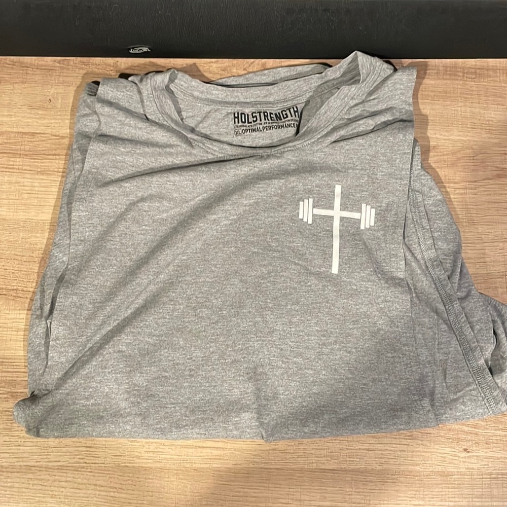 HolStrength Cutoff
Men’s XL
Worn once 
Like new